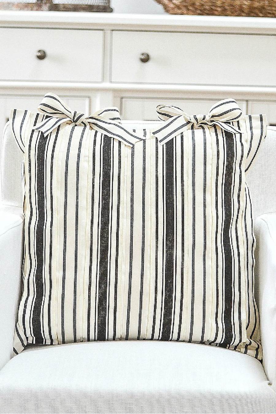 5 PRETTY NO-SEW DIY PILLOWS