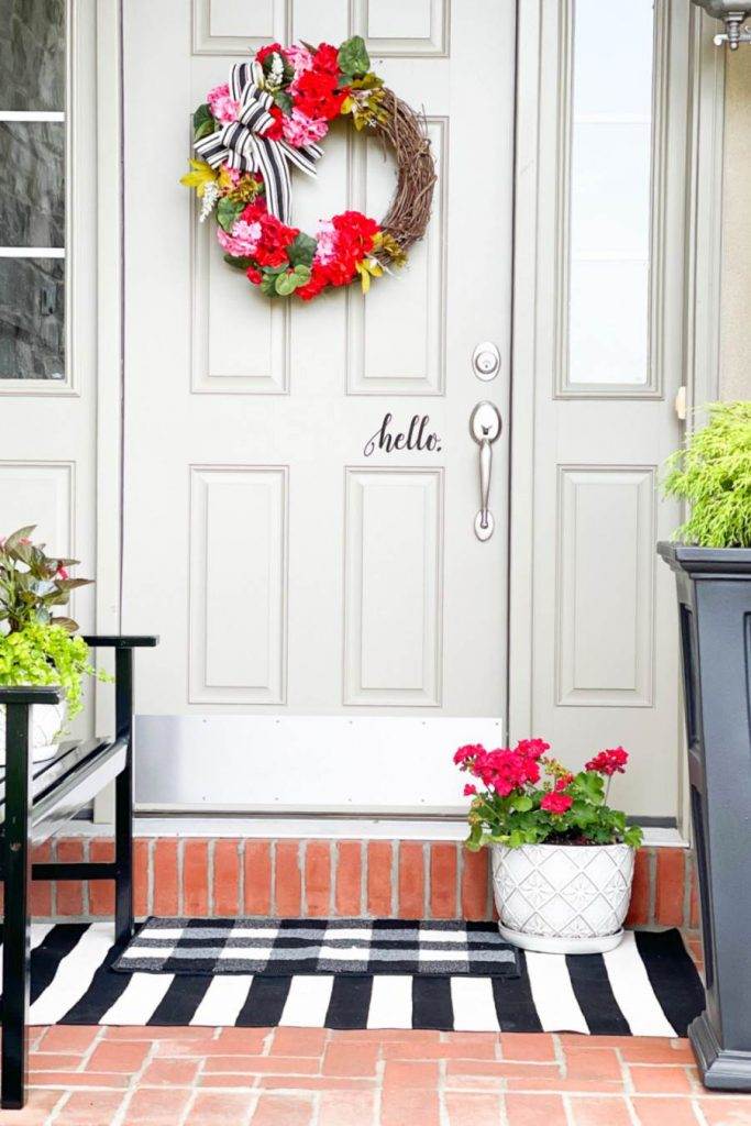 SUMMER WREATH ON A SUMMER FRONT PORCH