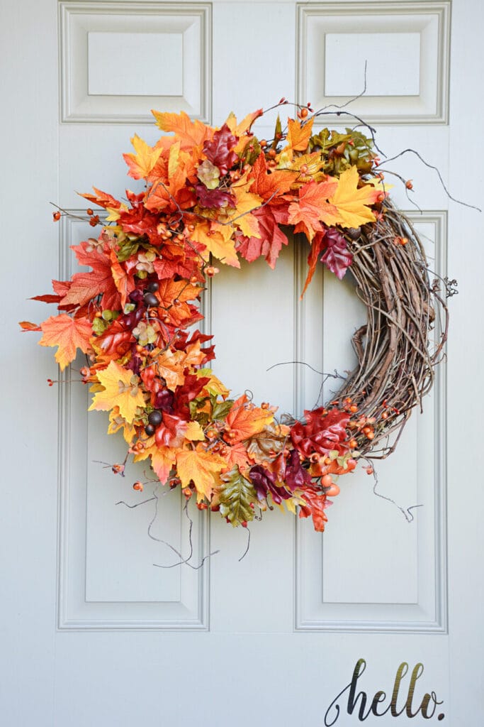 INEXPENSIVE FALL DECORATING IDEAS- FALL LEAF WREATH