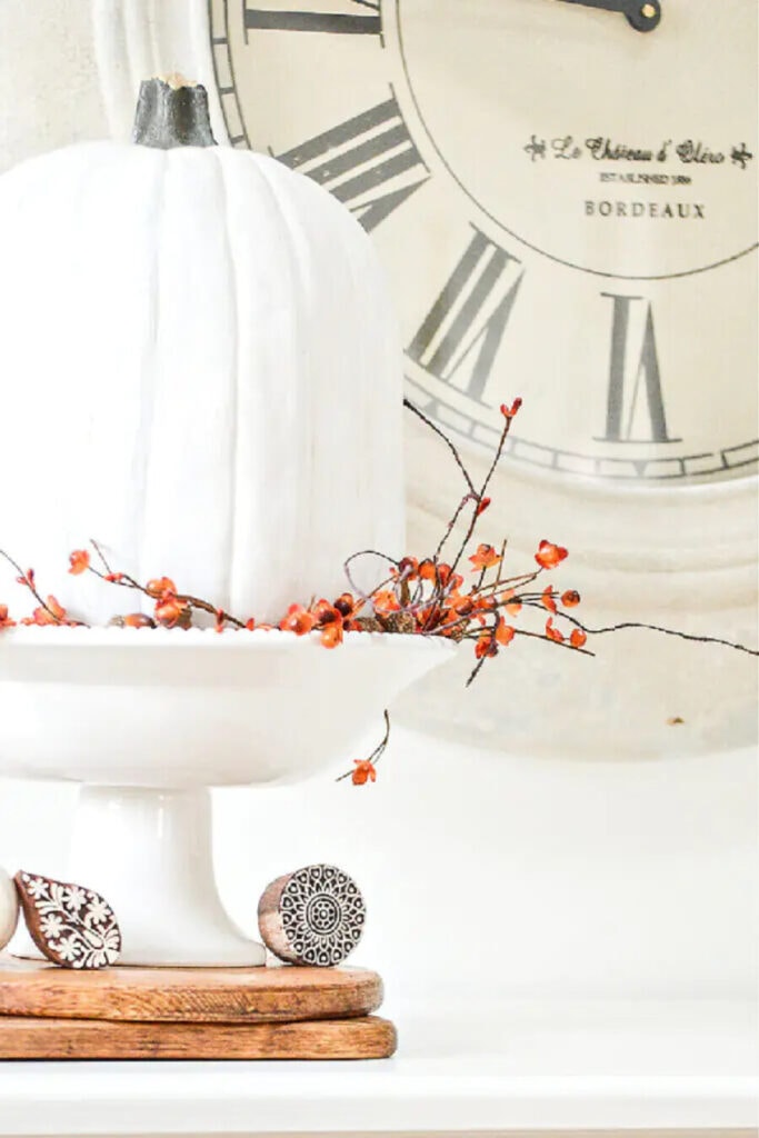 FALL PUMPKINS- pumpkin on a cake pedestal