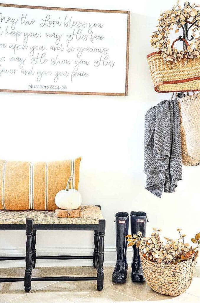 fall foyer ideas- bench in foyer