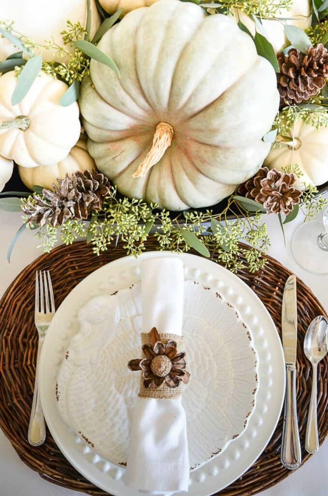 Thanksgiving table