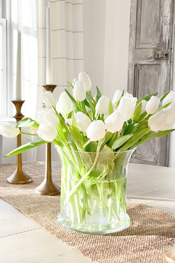 SPRING DECOR IDEAS- white tulips on a dining room table with a burlap runner