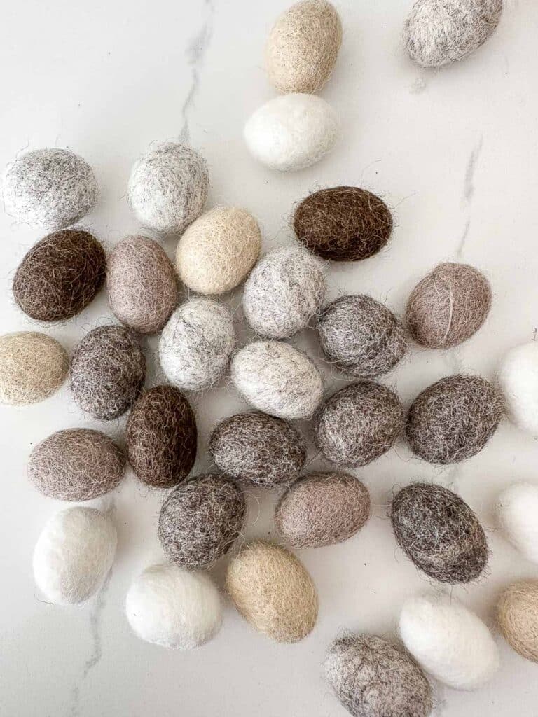 ELONGATED WOOL BALLS