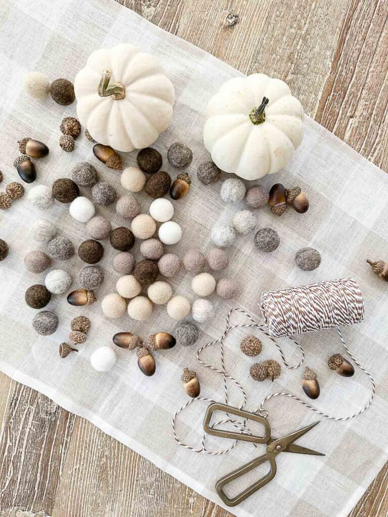 MATERIALS TO MAKE THE ACORNS